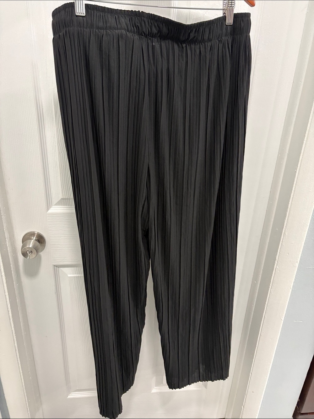 Black Pleated Wide-Leg Drawstring Pants - Picture 5 of 6
